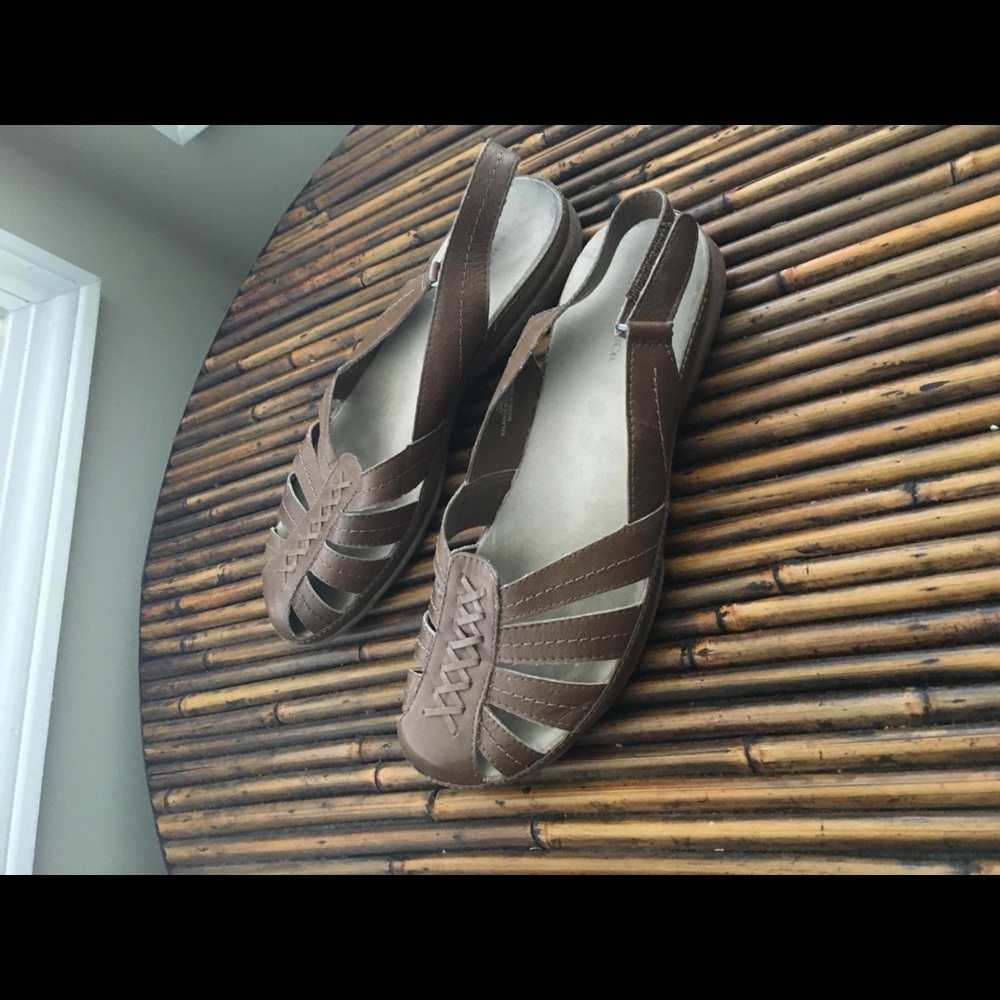 G.H. Bass & Co. Brown Sandals Size 9 1/2 Women’s